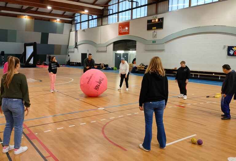 la journée Activité motrices noël 2023 - le ballon