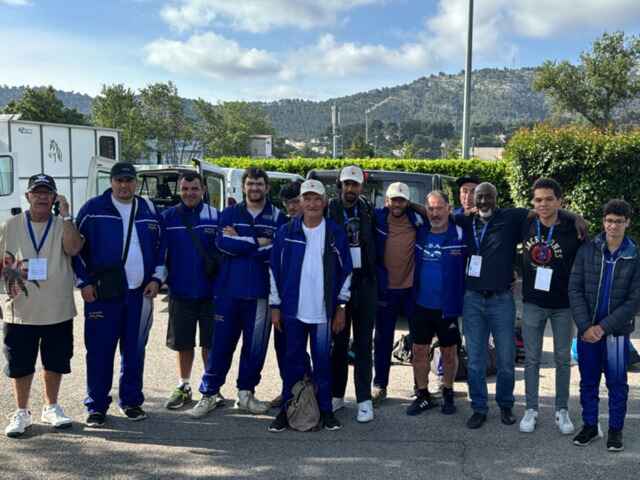 hampionnat de France de para Basket 2024 à Aubagne - l'équipe 1 de l'ASAB avec les accompagnants