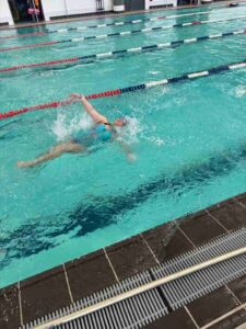Journée Tous à l'eau 2026 à Arcachon - Justine en dos crawlé